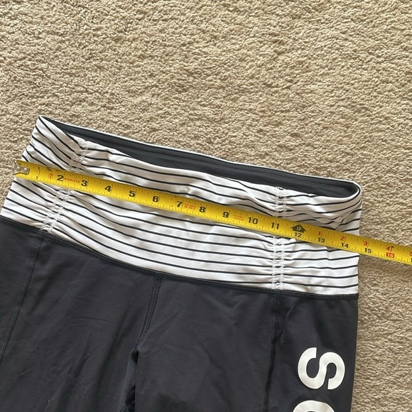 Lululemon Soul Cycle Cropped Leggings Women’s 8 Black Graphic Cycling Pants - Picture 5 of 12
